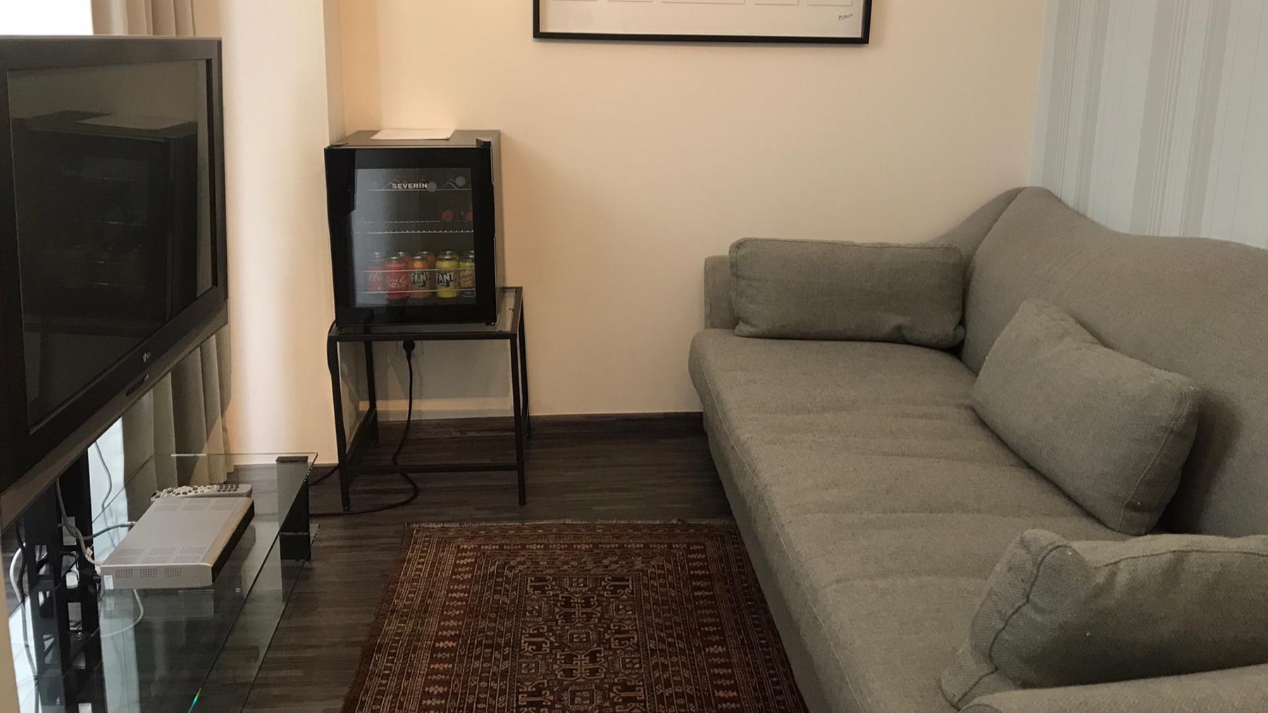 Blue Room: living area