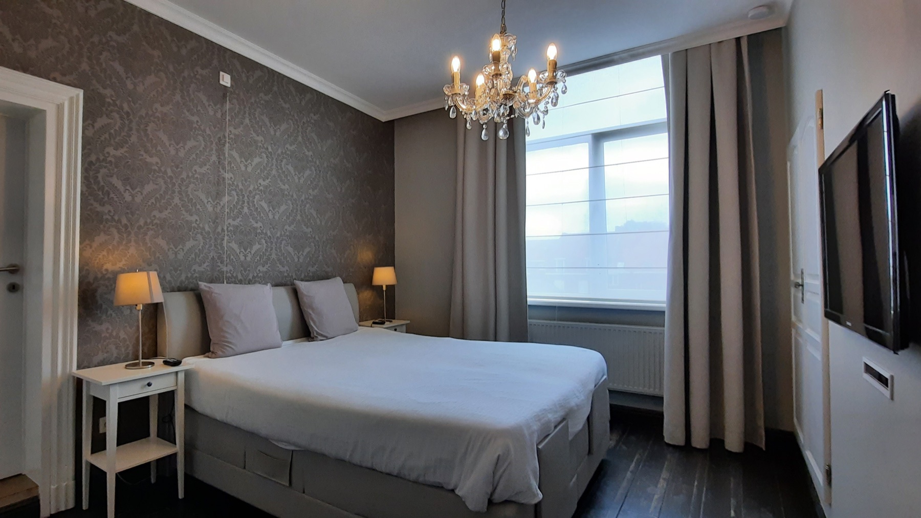 The Luxe Room