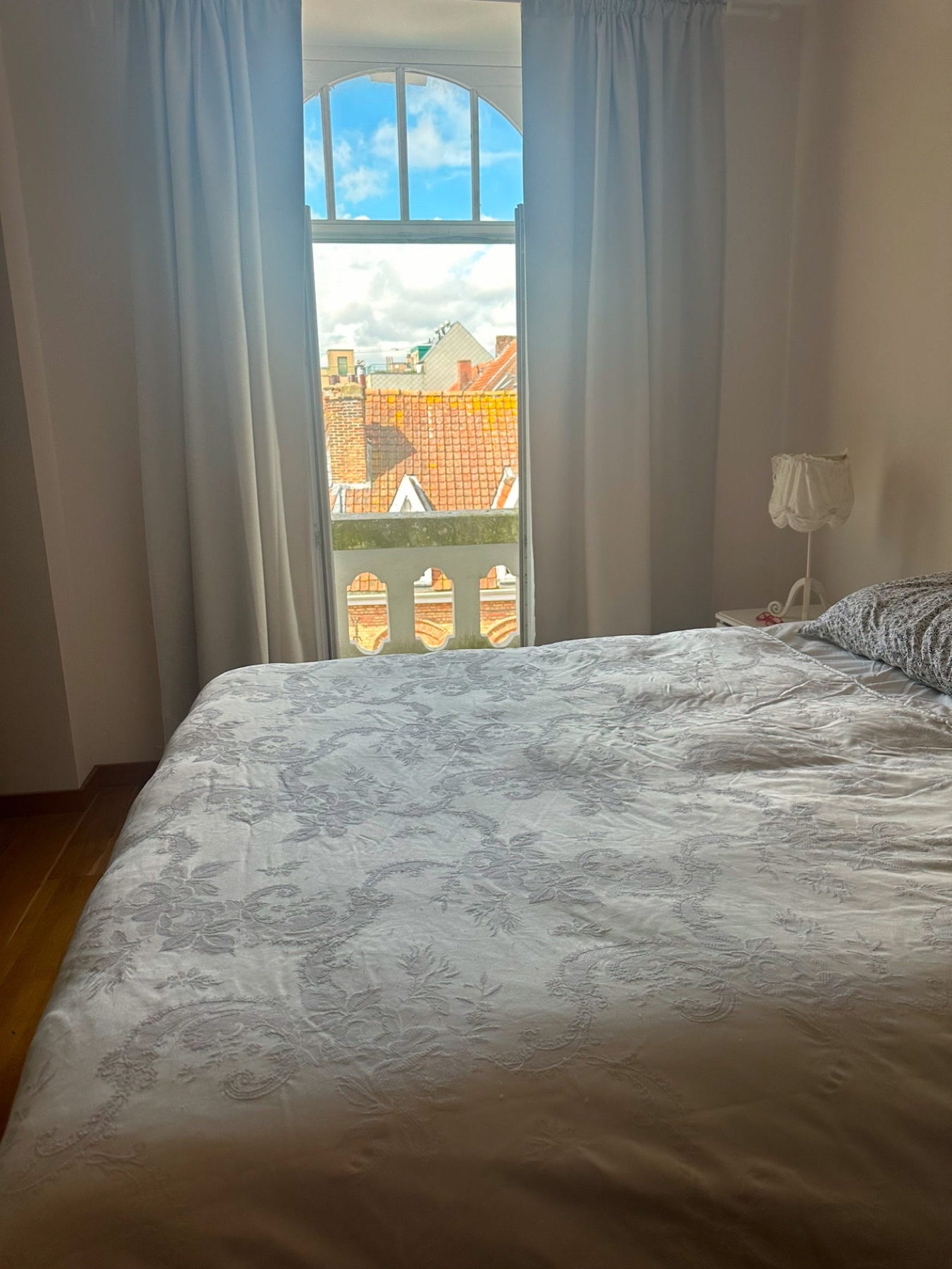 The Yoake Residence: window